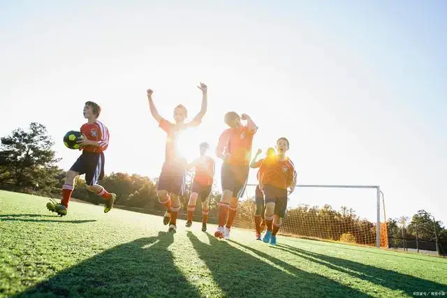 忍不了！球迷刷屏利物浦官方社媒评论区，要求斯洛特下课