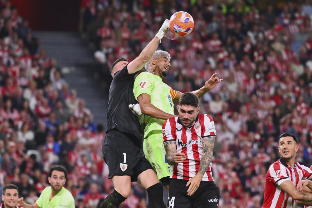 斯基拉：那不勒斯依然想租梅努，球员也想要获得更多出场机会